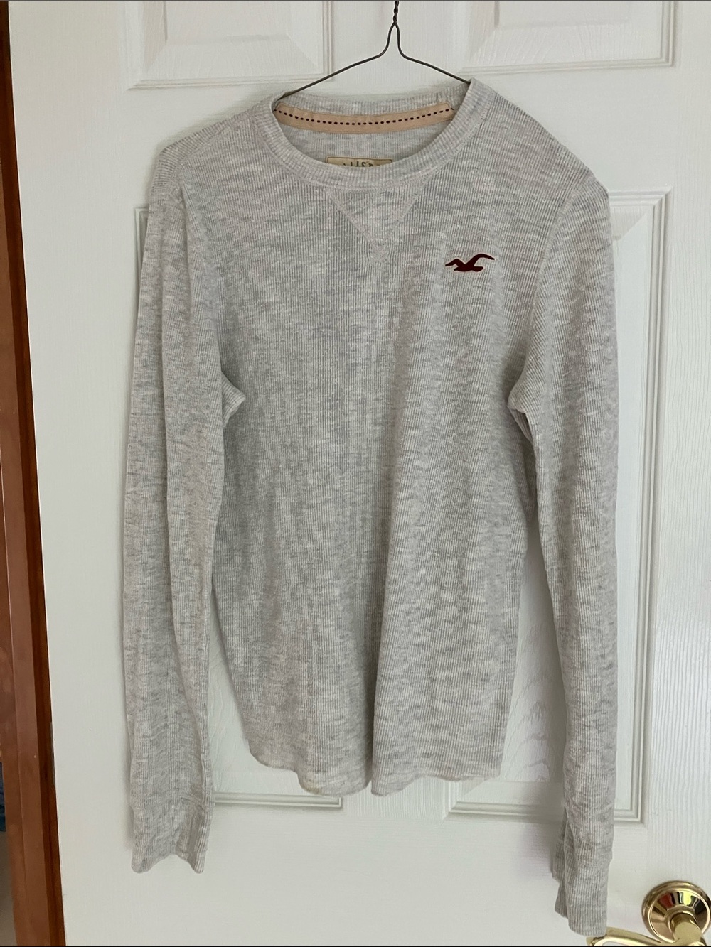 Hollister Light Heather Gray Thermal Tee with Maroon Logo